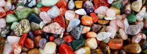 Jak čistit a nabíjet drahé kameny